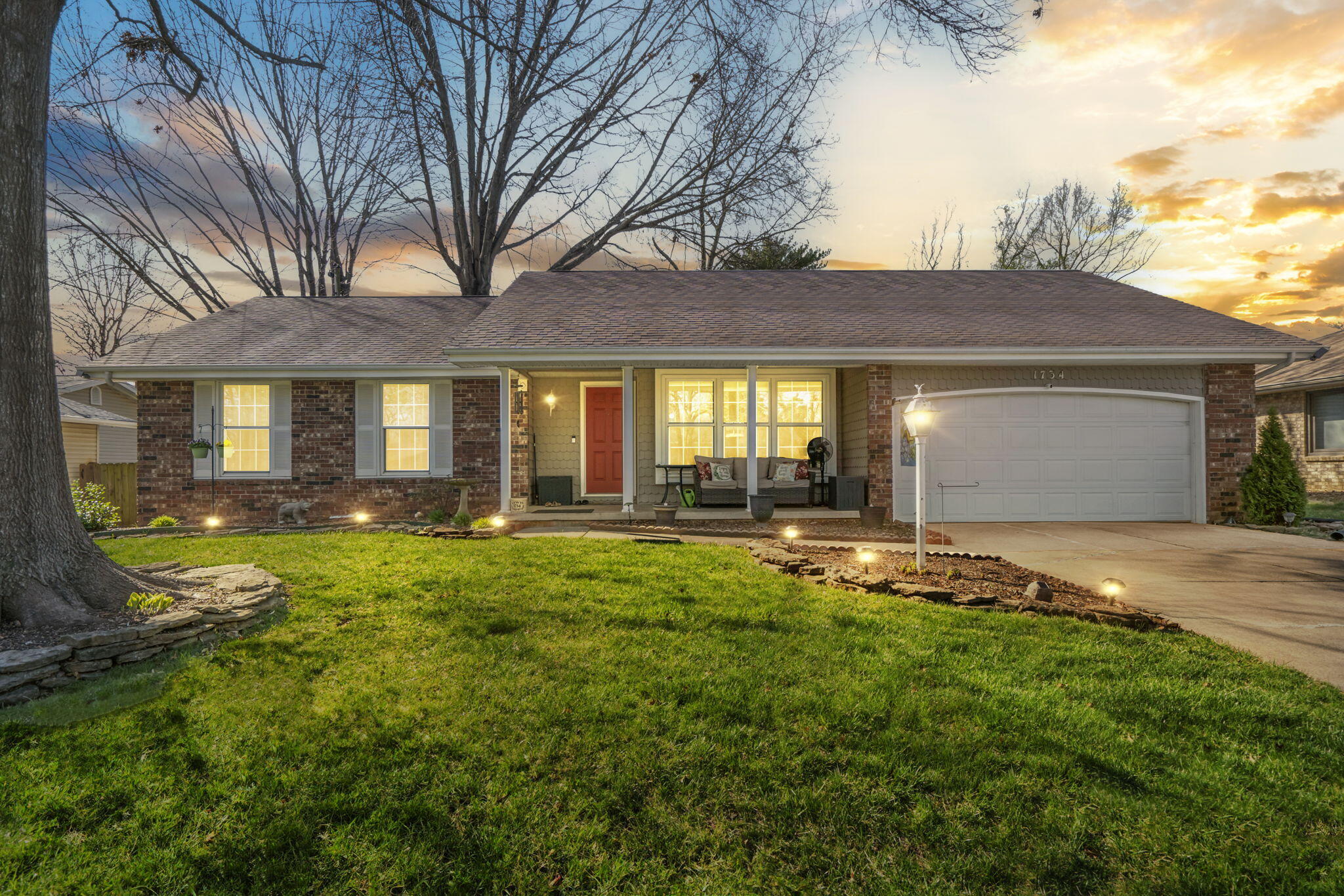 1734 East Cardinal Street Springfield, MO 65804 - Photo 1 of 1 1-web-or-mls-DSC01113-2_DUSK