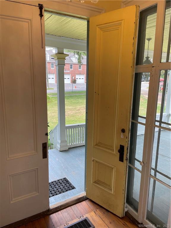 33 West Main Street, Unit 3 Sharon, CT 06069 - Photo 5 of 20 Airlock vestibule for hanging coats and keeping shoes.