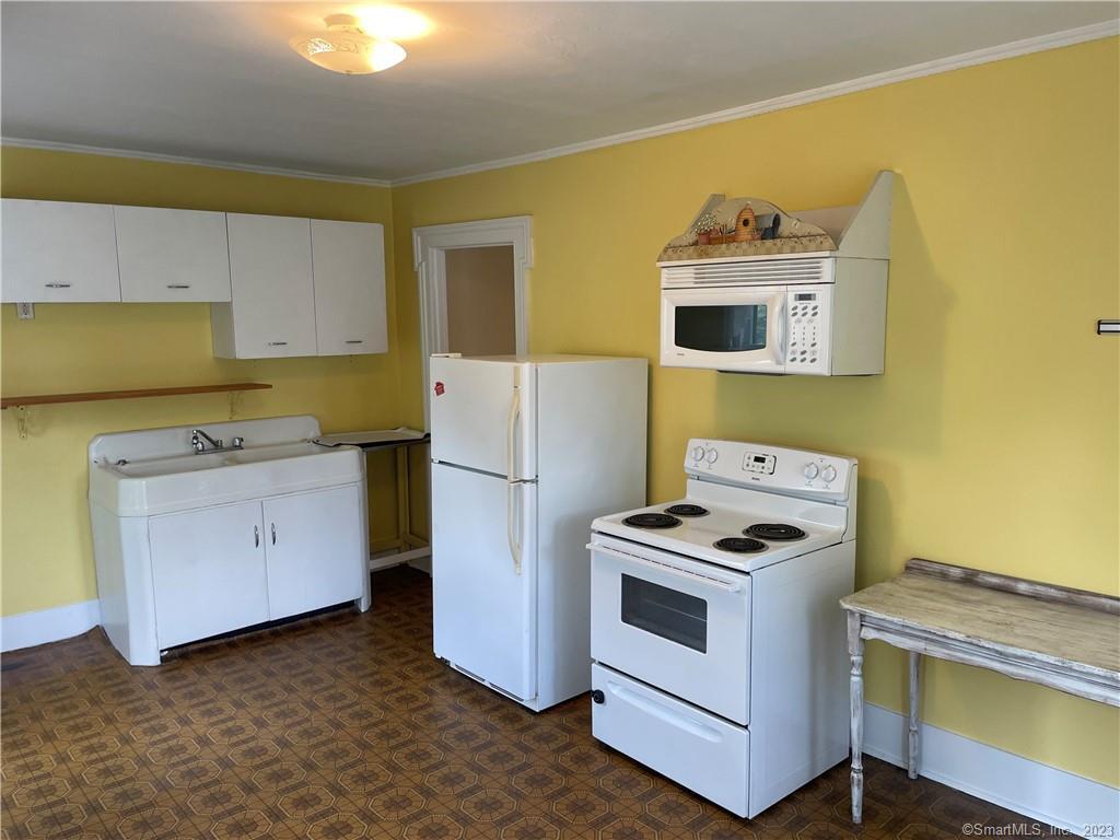 33 West Main Street, Unit 3 Sharon, CT 06069 - Photo 7 of 20 Super sunny kitchen with tons of space.