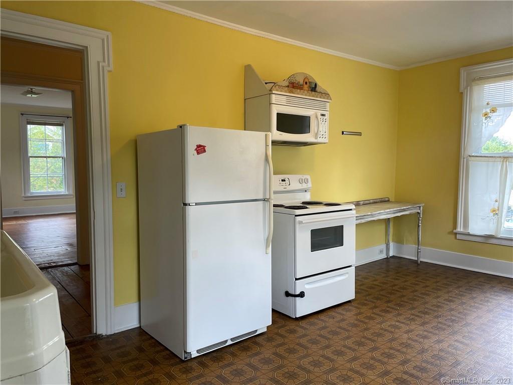 33 West Main Street, Unit 3 Sharon, CT 06069 - Photo 8 of 20 Kitchen appliances