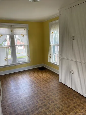 $2,300 | 33 West Main Street, Unit 3, Sharon, CT 06069