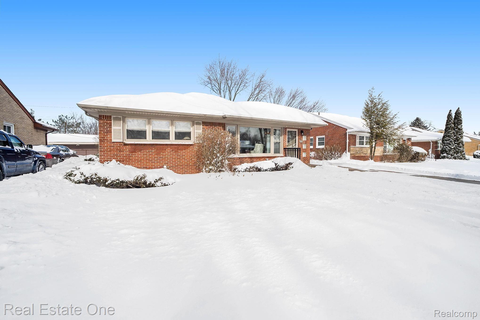 2711 Derby Road Troy, MI 48084 - Photo 2 of 26 017A7912.jpg