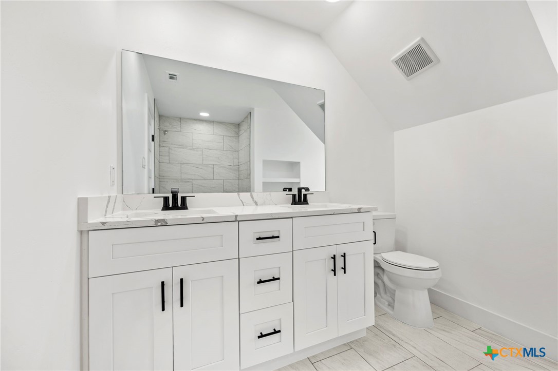 108 Skyline Road Georgetown, TX 78628 - Photo 32 of 48 a bathroom with a sink toilet and a mirror