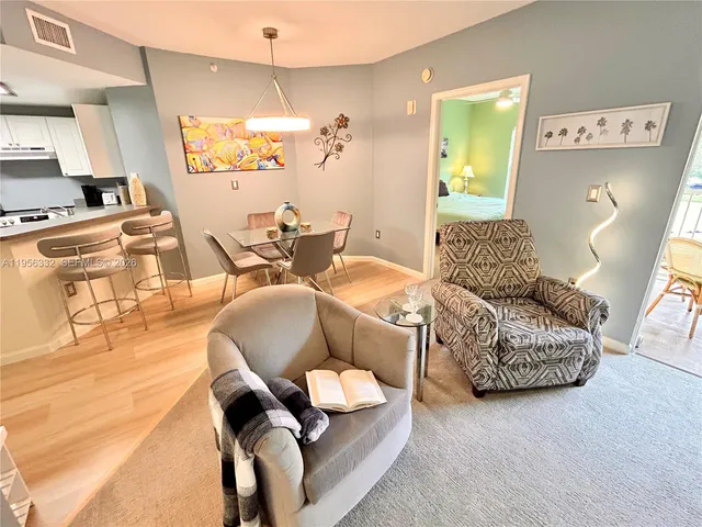 $1,950 | 5050 Fairways Circle, Unit E208, Vero Beach, FL 32967