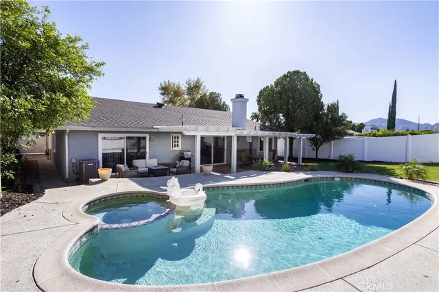 a view of a house with backyard and a tree