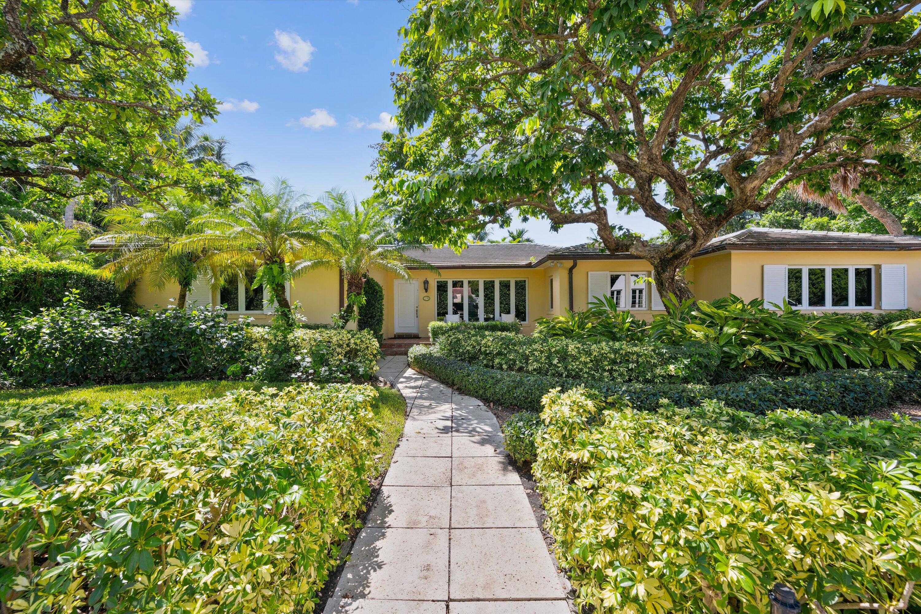 274 Monterey Road Palm Beach, FL 33480 - Photo 5 of 53 Front Charm