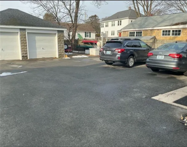 $2,000 | 12 Caswell Avenue, Unit 2, Newport, RI 02840