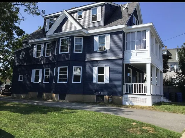 $2,000 | 12 Caswell Avenue, Unit 2, Newport, RI 02840