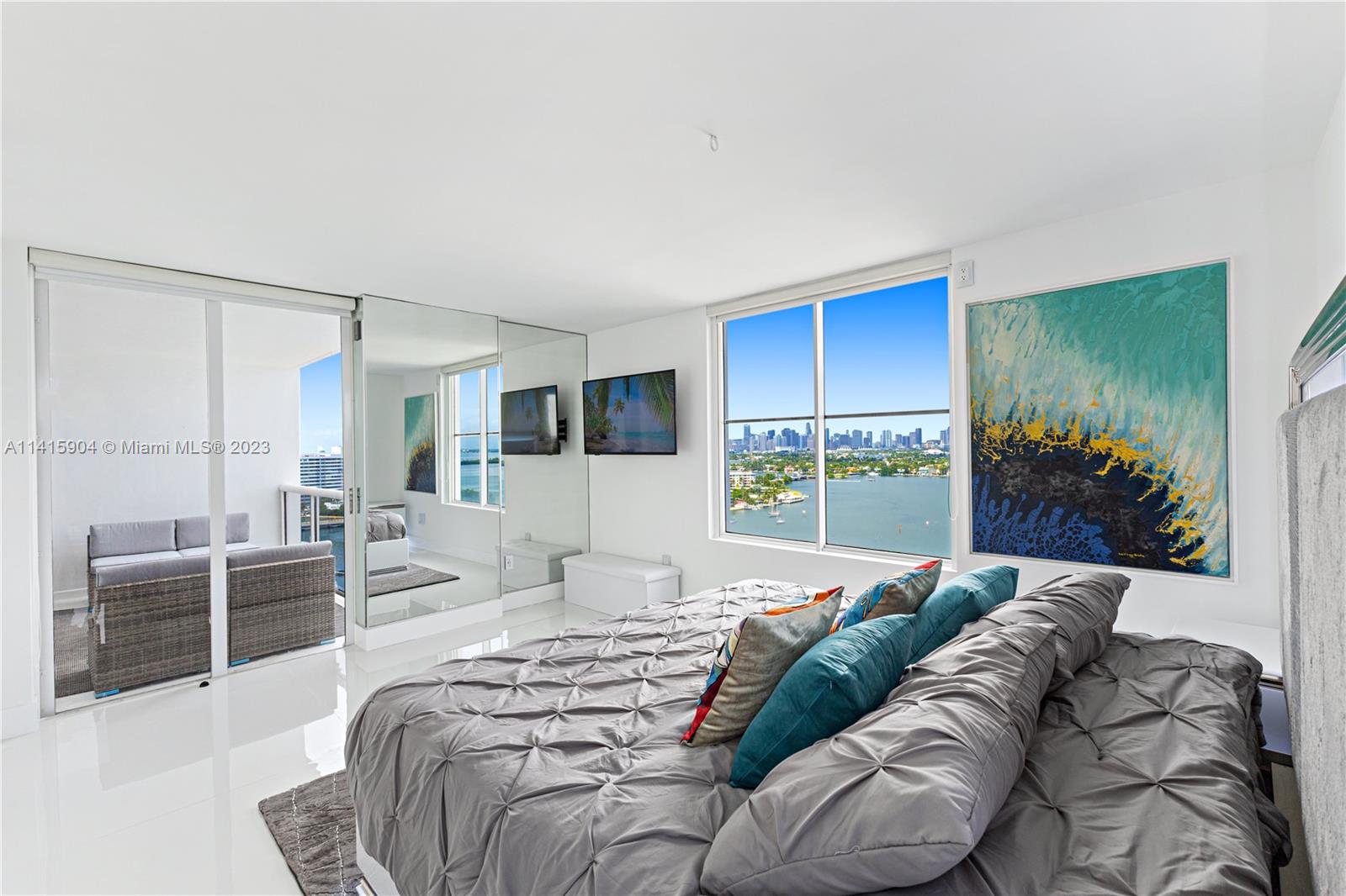 Miami Beach Miami Beach, FL 33139 - Photo 19 of 41 a living room with furniture and a large window