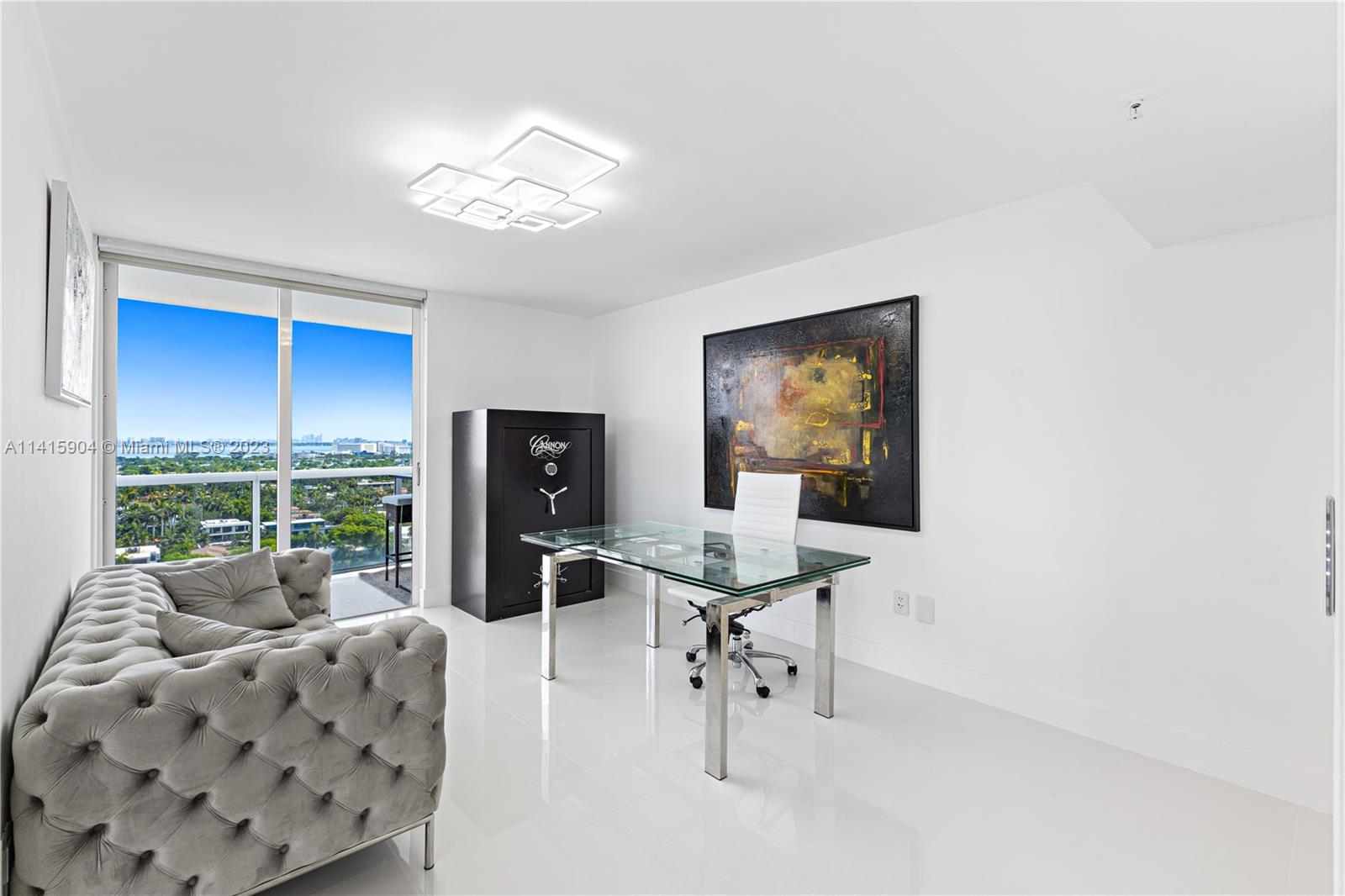 Miami Beach Miami Beach, FL 33139 - Photo 22 of 41 a work room with furniture and a large window