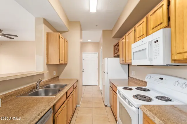 $1,375 | 2929 West Yorkshire Drive, Unit 1033, Phoenix, AZ 85027