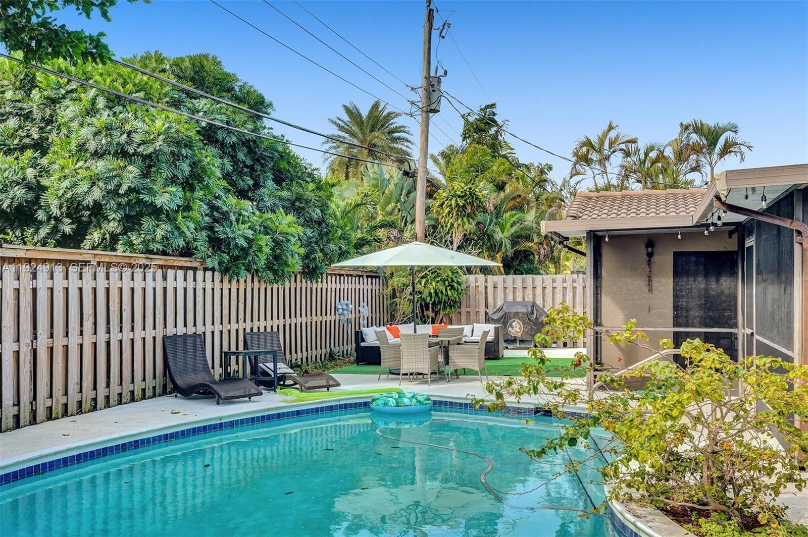 2620 Northeast 19th Street Pompano Beach, FL 33062 - Photo 38 of 42 a garden view with a seating space