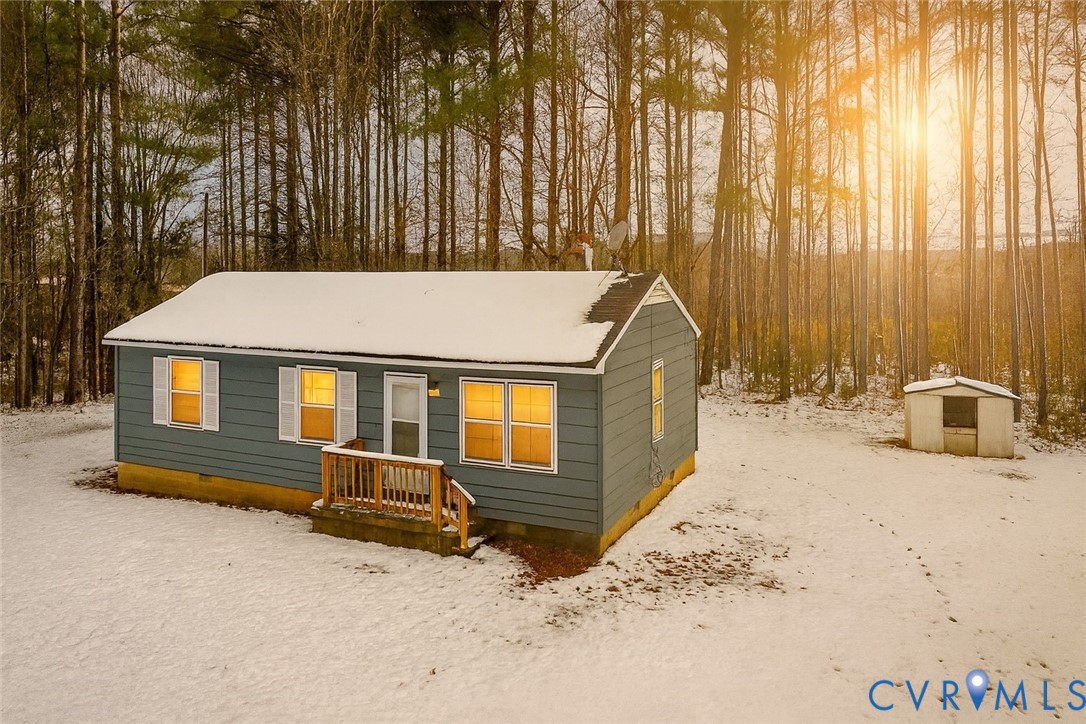 3867 Longview Road Kenbridge, VA 23944 - Photo 1 of 25 a front view of a house with a yard