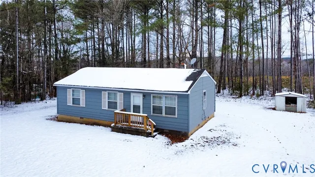 a view of house with backyard and trees