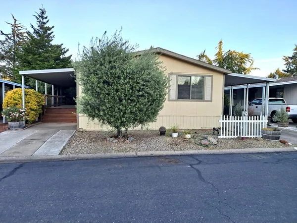 a front view of house with yard