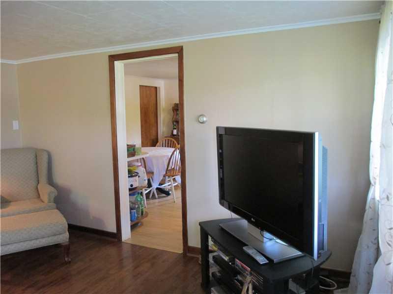 484 Flatwoods Road Vanderbilt, PA 15486 - Photo 7 of 20 Living Room.