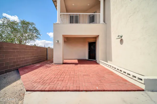 a view of an outdoor space