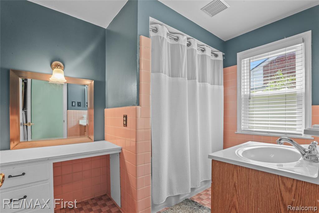 324 Fisher Road Grosse Pointe Farms, MI 48230 - Photo 17 of 22