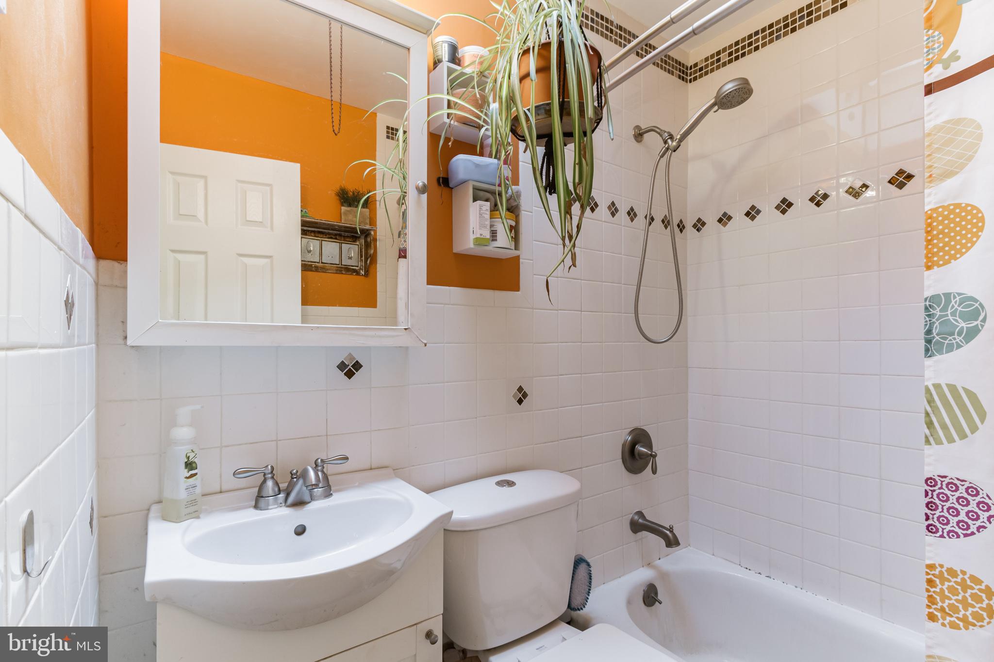 9824 Hardy Road Philadelphia, PA 19115 - Photo 20 of 31 Updated hall bathroom with tiled surround