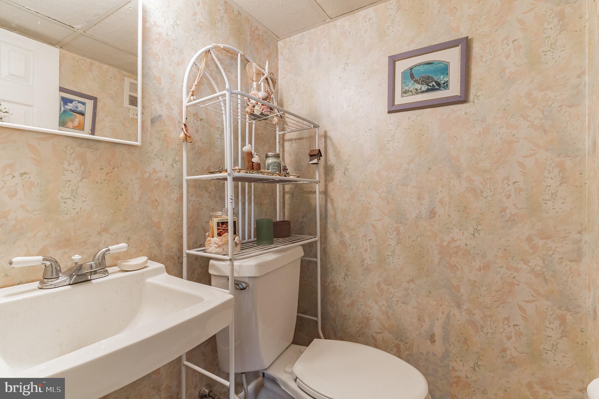 9824 Hardy Road Philadelphia, PA 19115 - Photo 27 of 31 Powder room for convenience