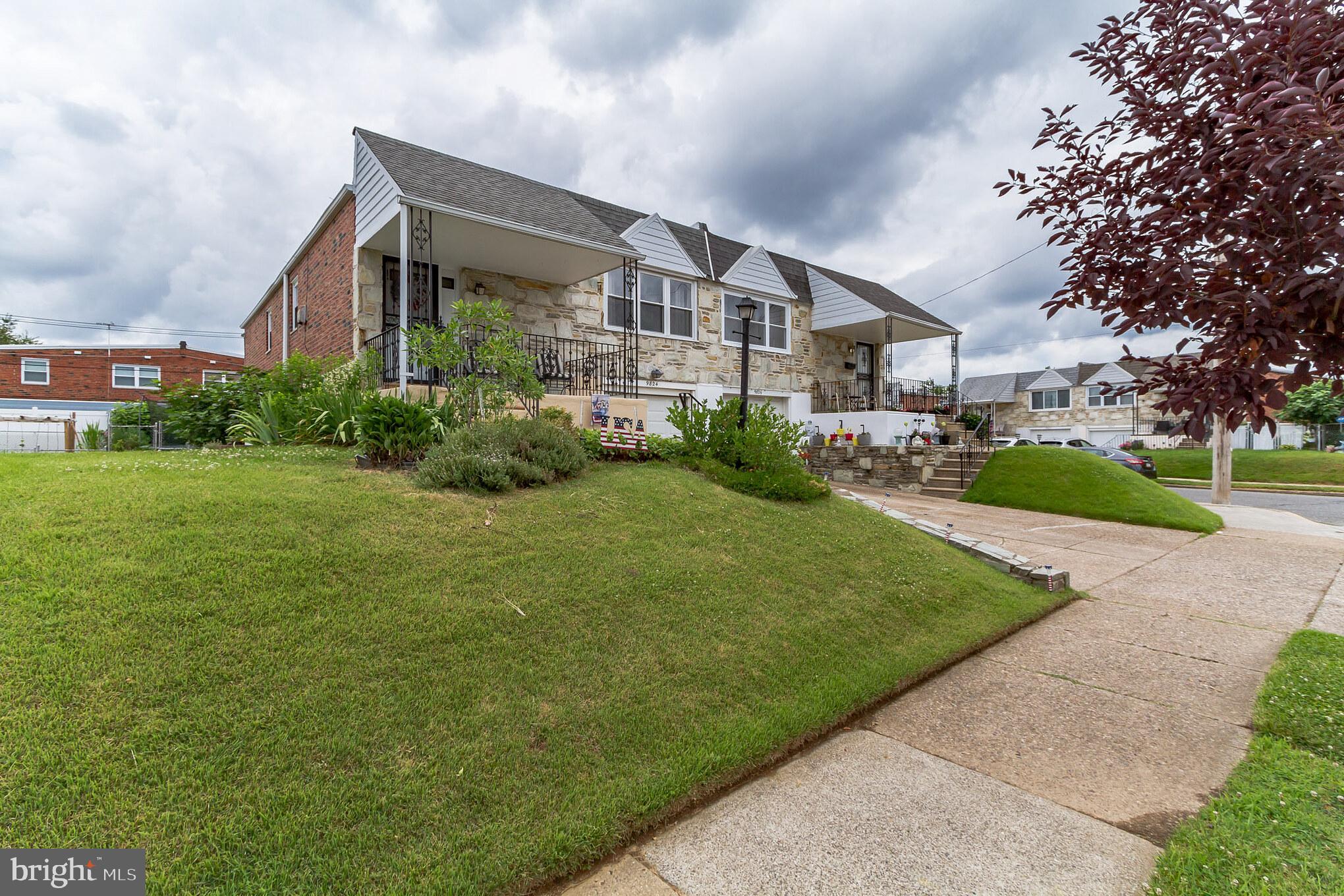 9824 Hardy Road Philadelphia, PA 19115 - Photo 30 of 31 Lush front yard