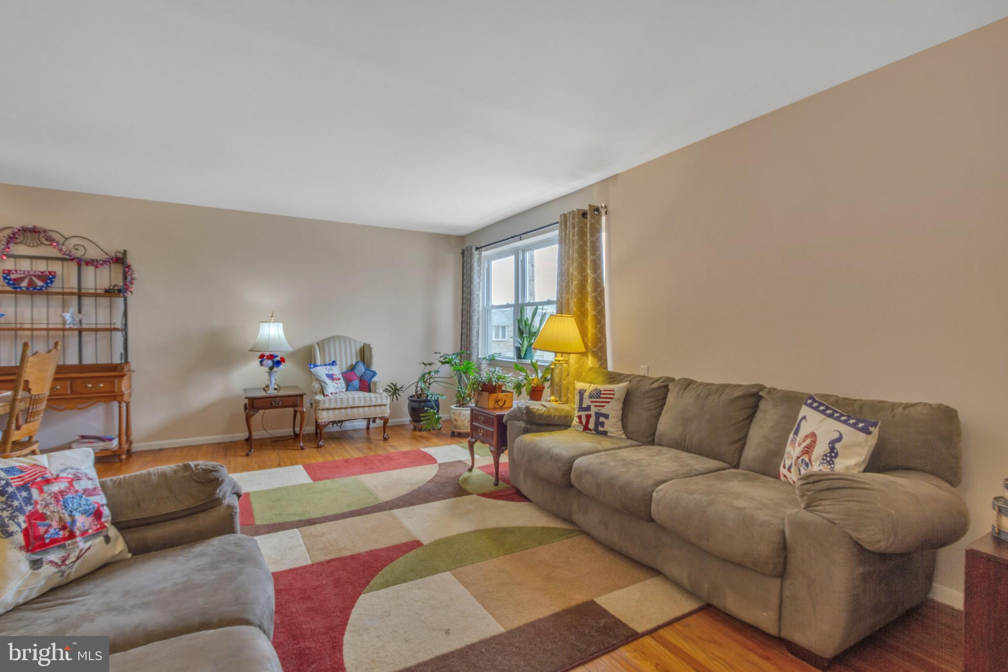 9824 Hardy Road Philadelphia, PA 19115 - Photo 4 of 31 Beautiful hardwood floors throughout first floor