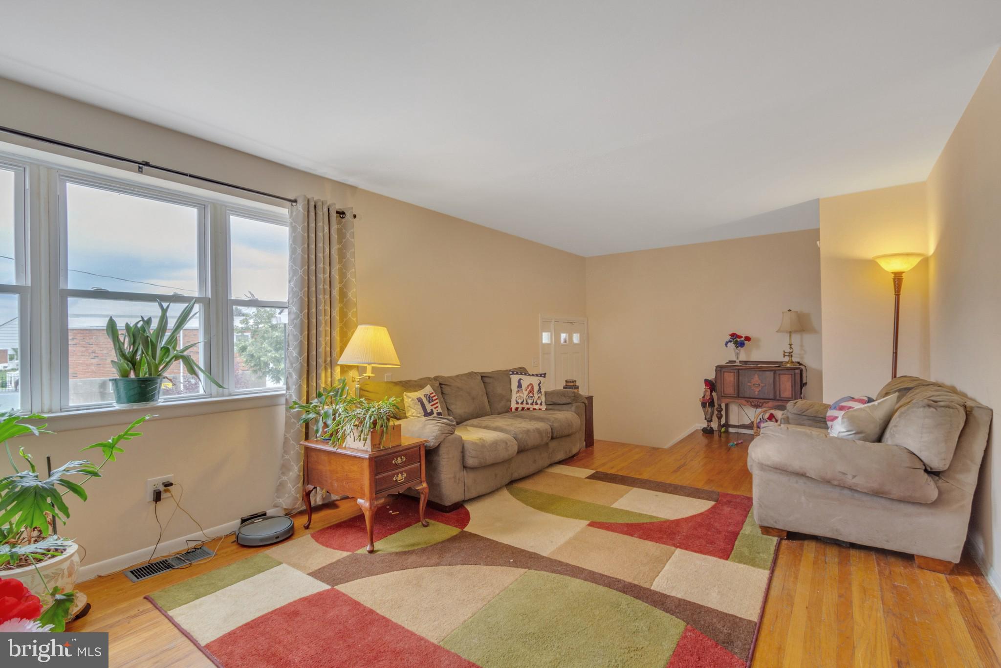 9824 Hardy Road Philadelphia, PA 19115 - Photo 5 of 31 Bright and airy living room and main level