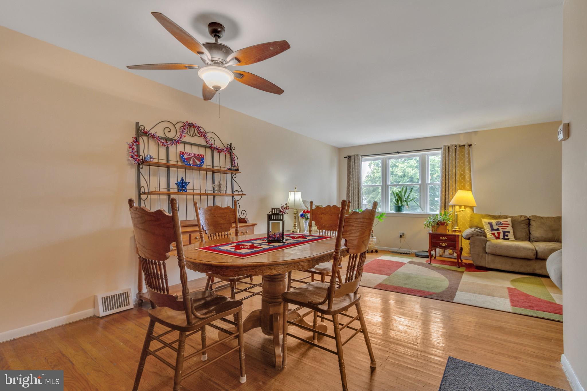 9824 Hardy Road Philadelphia, PA 19115 - Photo 8 of 31 Ceiling fan with light