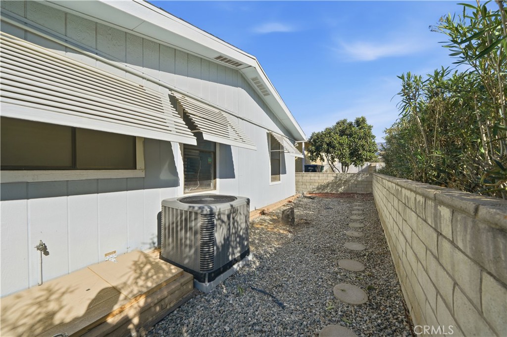 9578 Sharondale Road Calimesa, CA 92320 - Photo 15 of 38