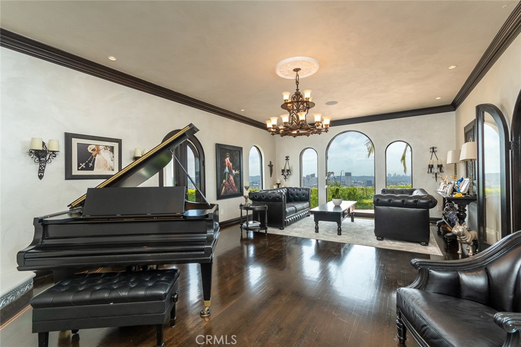 330 Kempton Road Glendale, CA 91202 - Photo 11 of 75