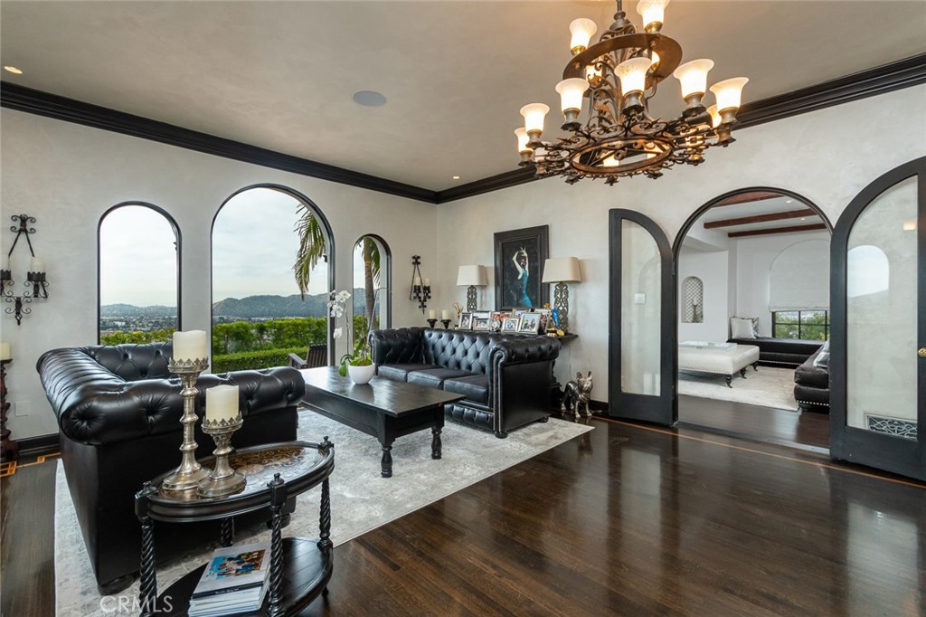 330 Kempton Road Glendale, CA 91202 - Photo 13 of 75