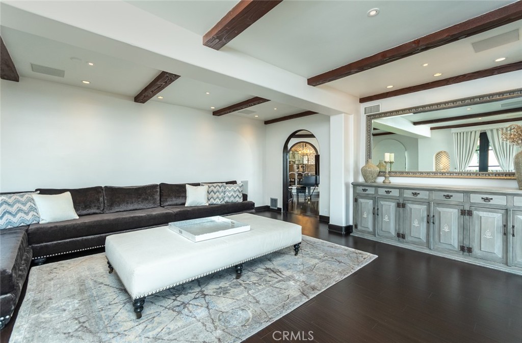 330 Kempton Road Glendale, CA 91202 - Photo 18 of 75 a living room with furniture and a mirror