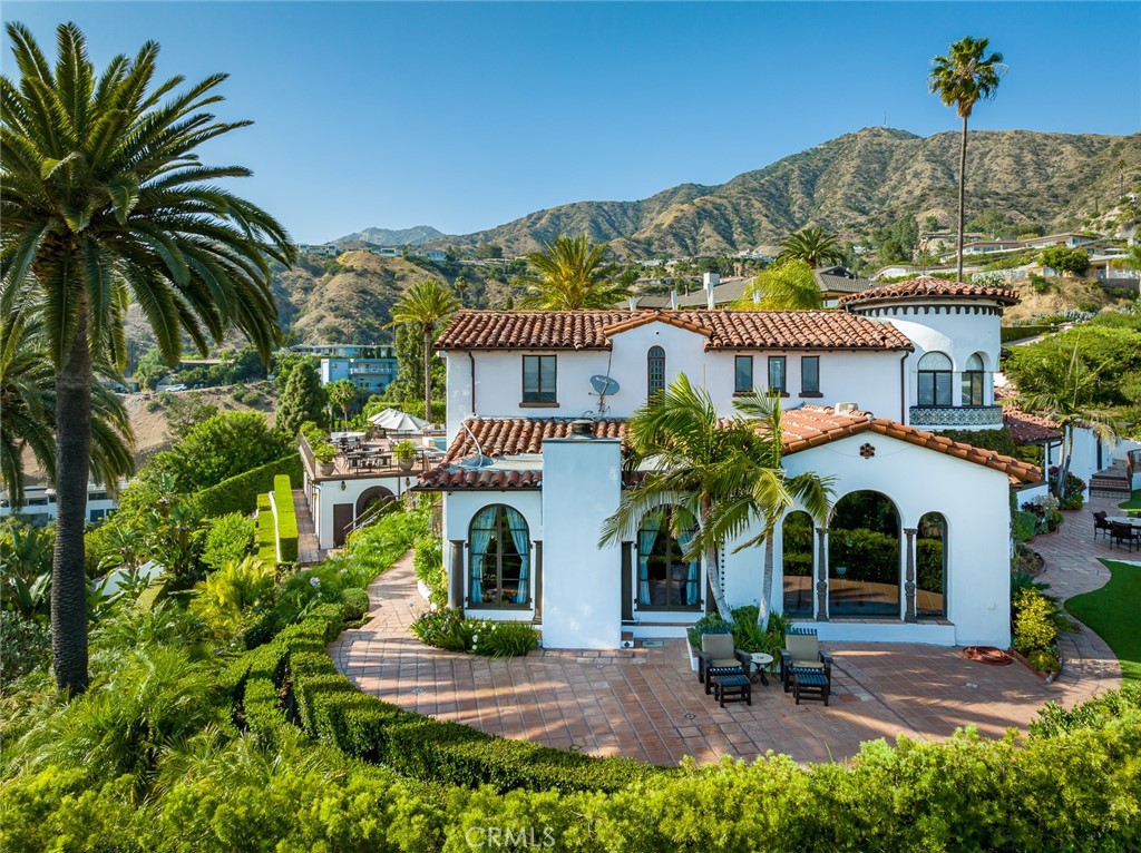 330 Kempton Road Glendale, CA 91202 - Photo 2 of 75 a front view of a house with garden