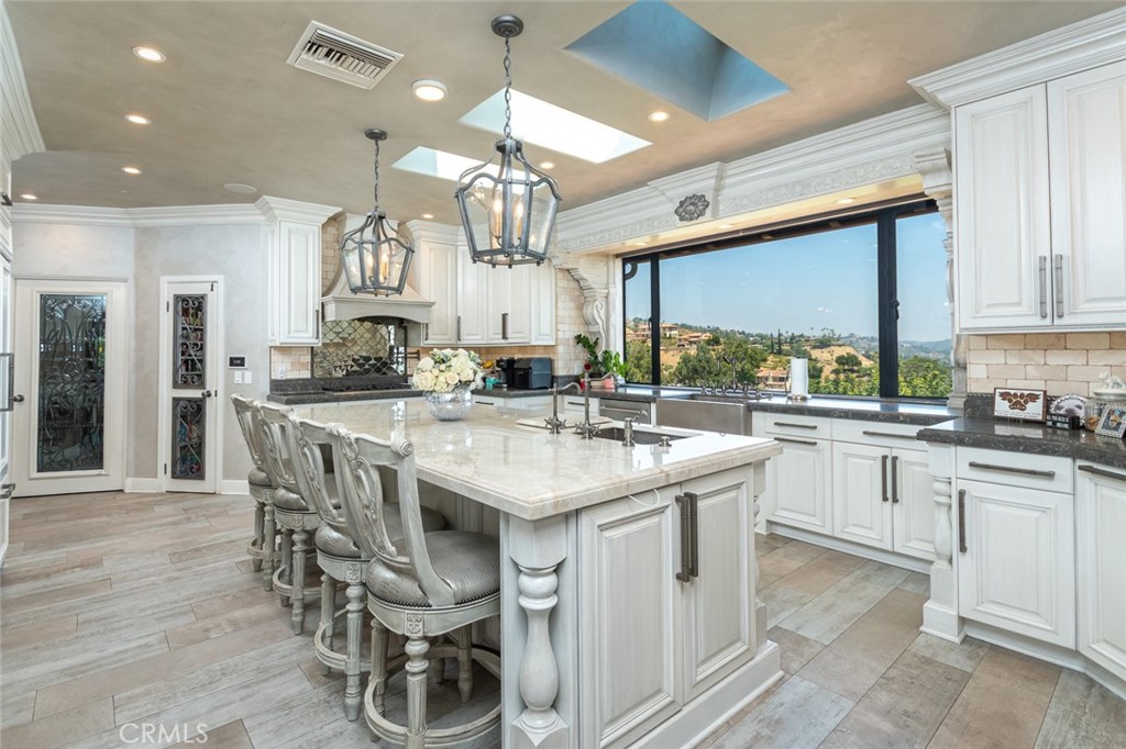 330 Kempton Road Glendale, CA 91202 - Photo 25 of 75