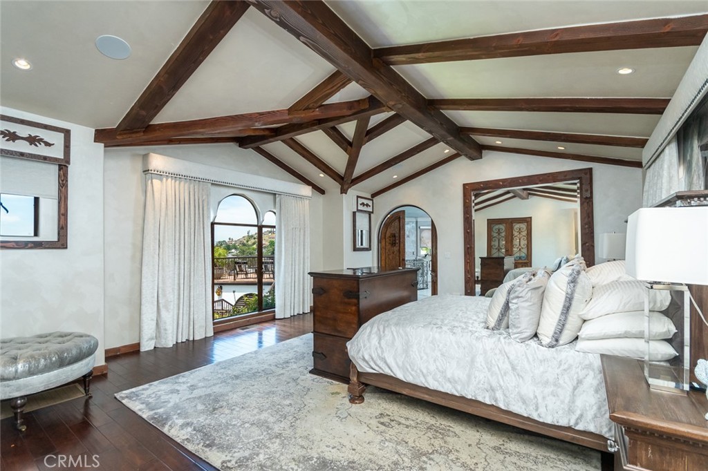 330 Kempton Road Glendale, CA 91202 - Photo 33 of 75 a bedroom with a bed a table and chair