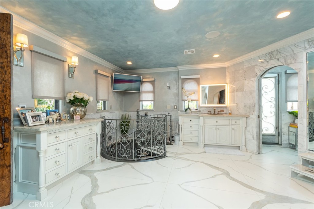 330 Kempton Road Glendale, CA 91202 - Photo 40 of 75