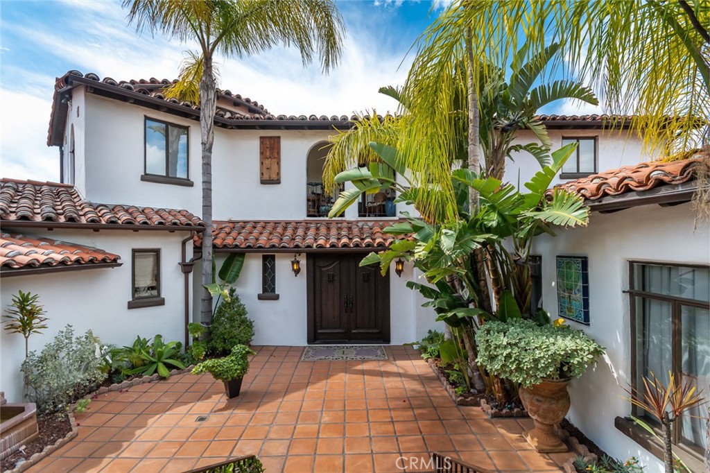 330 Kempton Road Glendale, CA 91202 - Photo 4 of 75 a front view of a house with a garden