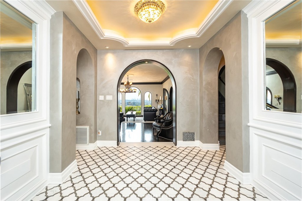 330 Kempton Road Glendale, CA 91202 - Photo 9 of 75