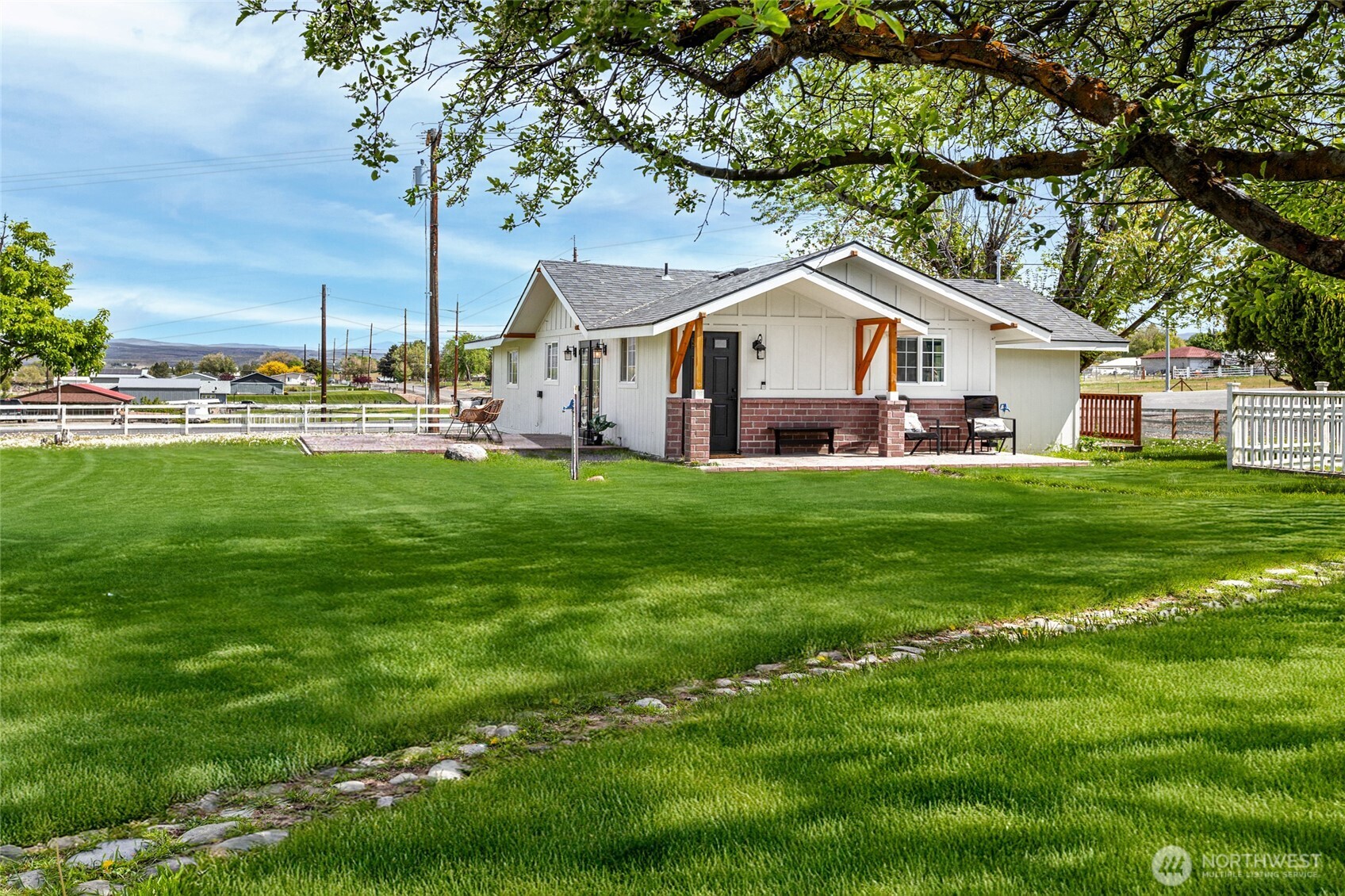 21 Hexon Road Selah, WA 98942 - Photo 1 of 39 Gallery Image 1