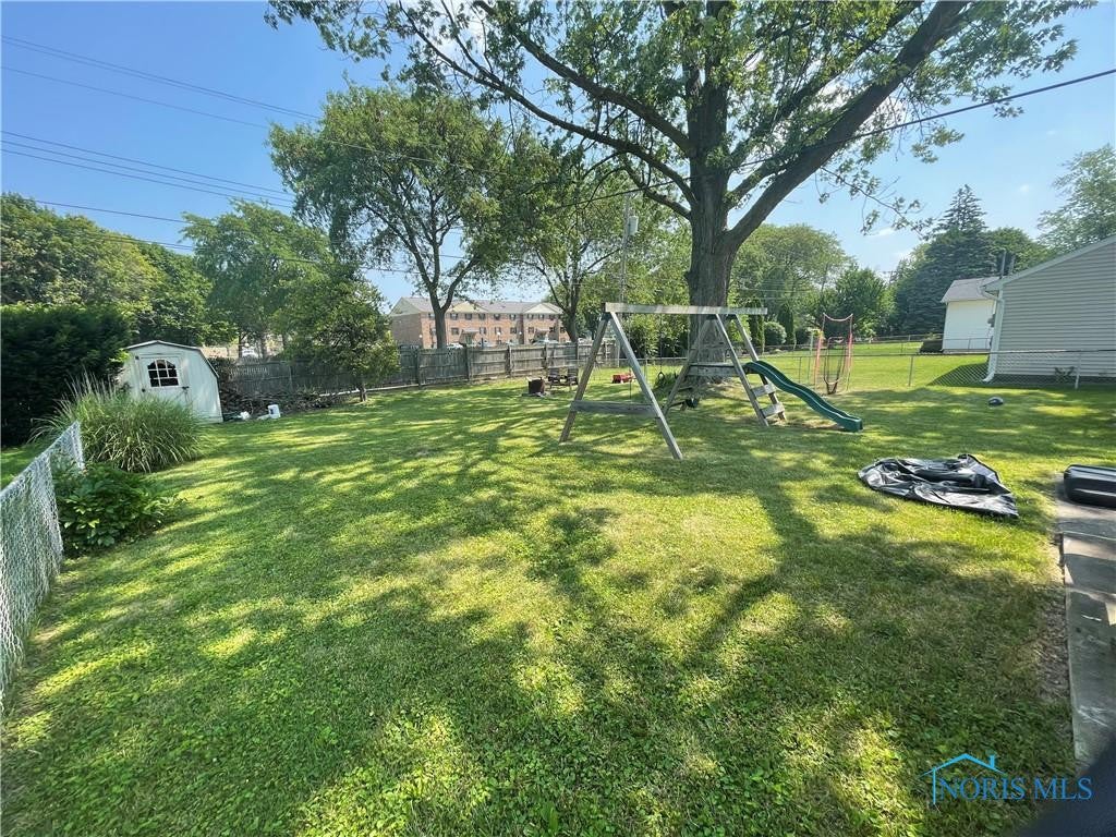 4446 Thackeray Road Maumee, OH 43537 - Photo 9 of 21 Gallery Image 9