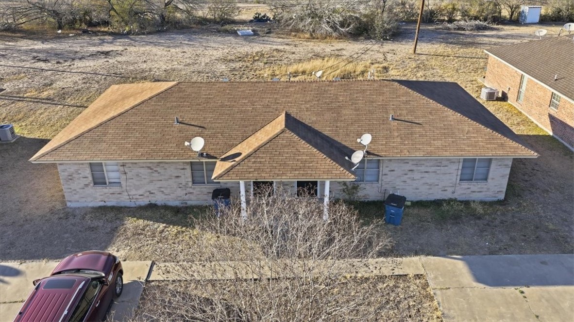 124 Kerry Drive, Unit 2 George West, TX 78022 - Photo 3 of 11