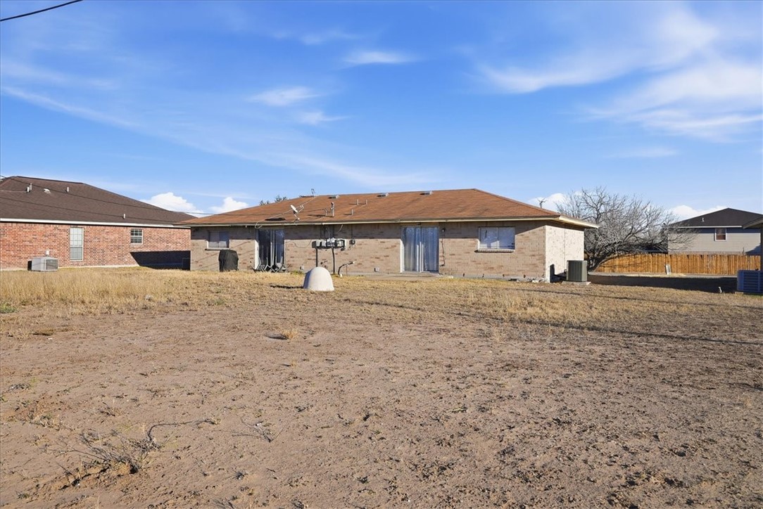 124 Kerry Drive, Unit 2 George West, TX 78022 - Photo 4 of 11