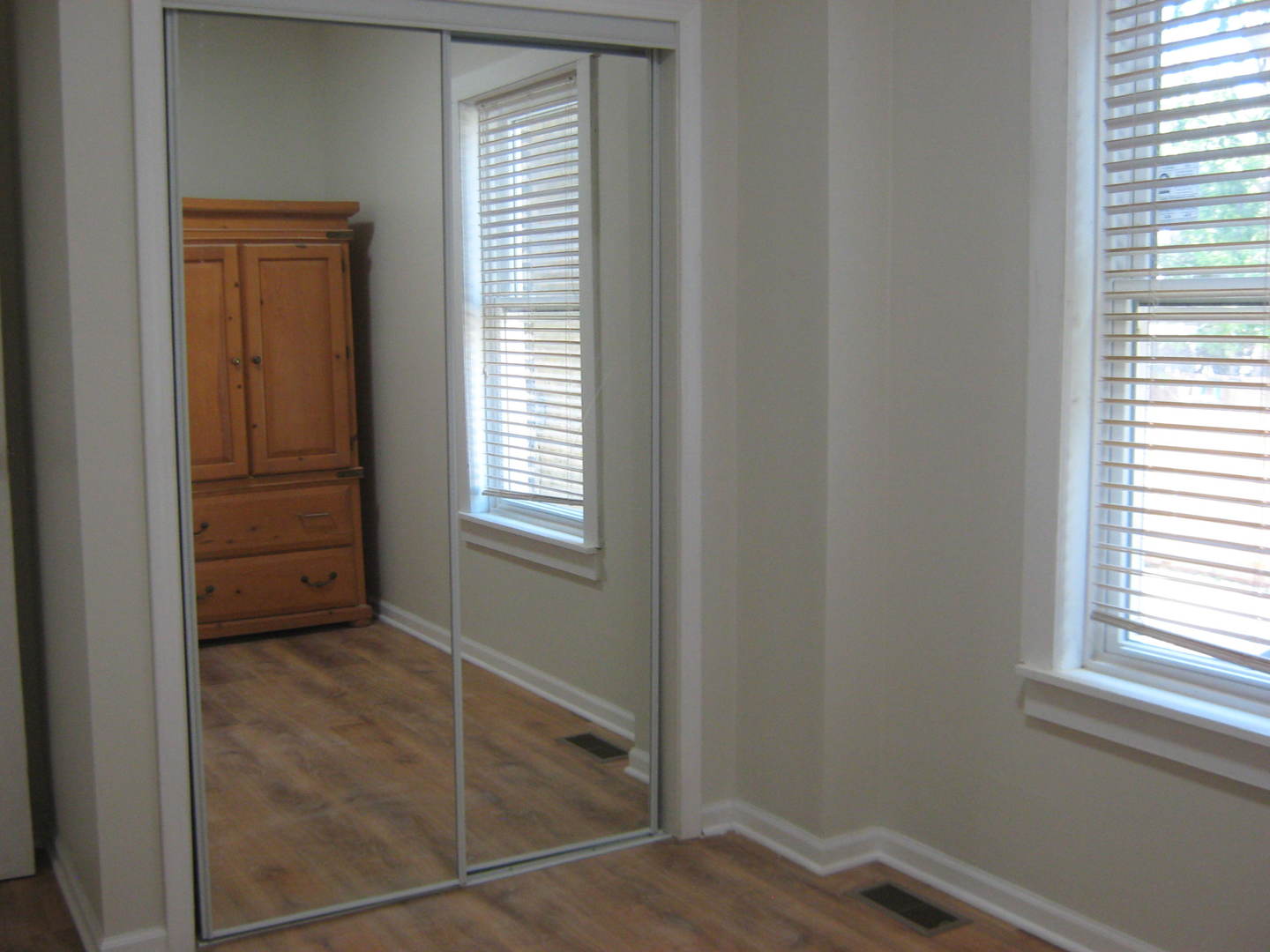 1237 North Harding Avenue Chicago, IL 60651 - Photo 16 of 27 Gallery Image 16