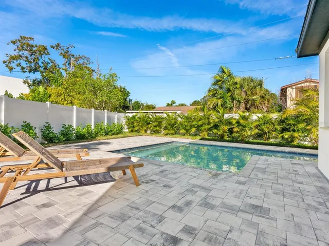 $1,999,000 | 2303 Loma Linda Street, Sarasota, FL 34239