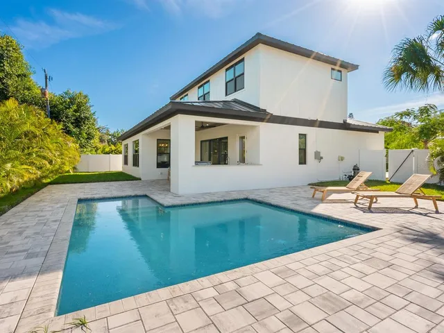 $1,999,000 | 2303 Loma Linda Street, Sarasota, FL 34239
