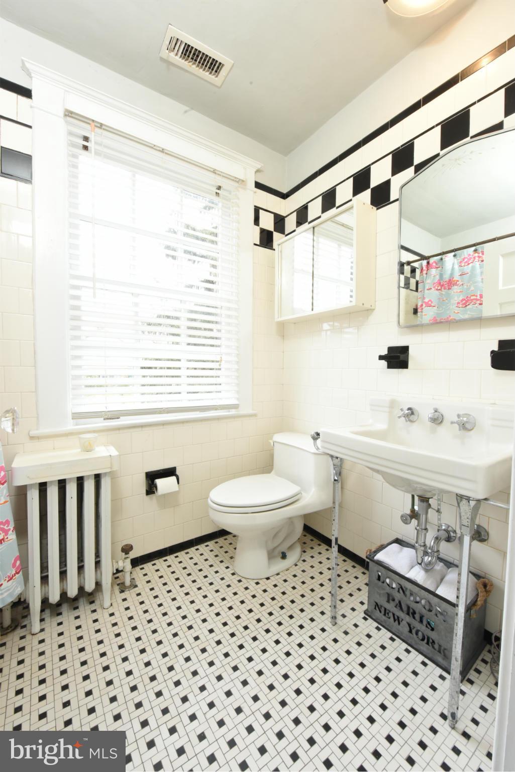 308 Wendover Road Baltimore, MD 21218 - Photo 19 of 30 Second Level Full Bath
