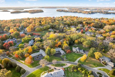 $1,695,000 | 5880 Boulder Bridge Lane, Excelsior, MN 55331