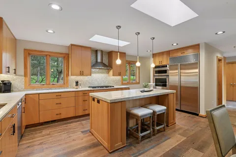 $1,695,000 | 5880 Boulder Bridge Lane, Excelsior, MN 55331