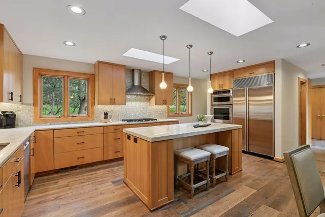 $1,695,000 | 5880 Boulder Bridge Lane, Excelsior, MN 55331