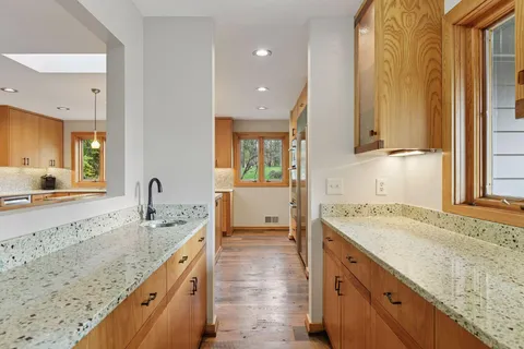 $1,695,000 | 5880 Boulder Bridge Lane, Excelsior, MN 55331